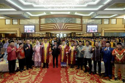 Hadiri Wisuda UNPAB, Edy Rahmayadi Minta Para Sarjana Berwirausaha dan Ciptakan Lapangan Kerja